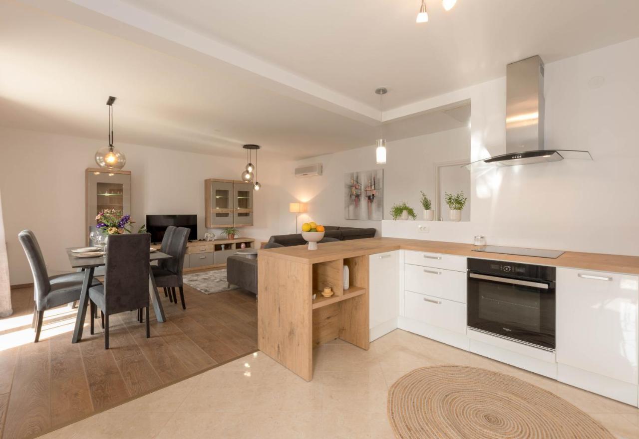 Newly Renovated Holiday Apartment Sirius Πόρετς Εξωτερικό φωτογραφία
